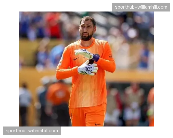 特拉福德接连低级失误后遭弃用 瓜帅忍无可忍签下多纳鲁马替代